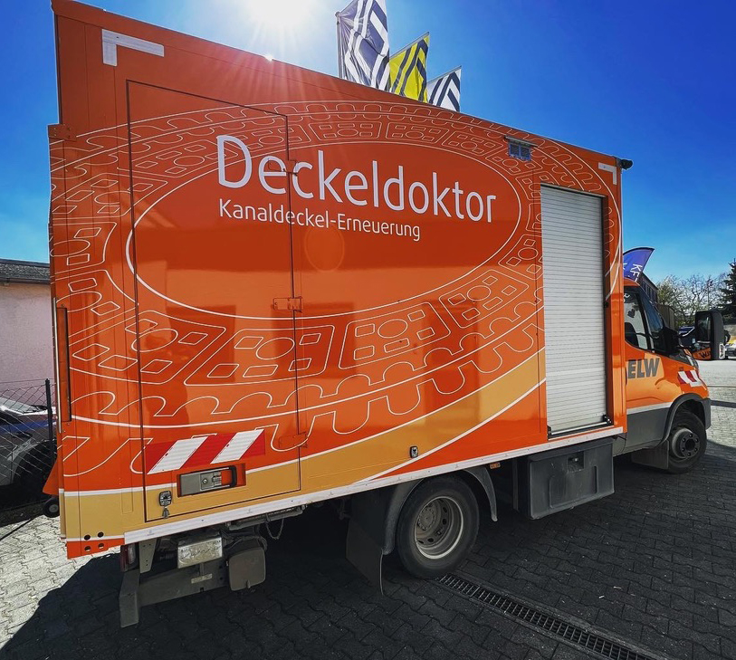 Realisierte Fahrzeugbeschriftung von RAU Professionals