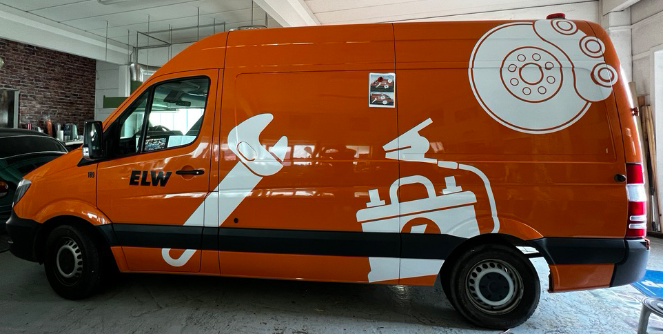 Realisierte Fahrzeugbeschriftung von RAU Professionals